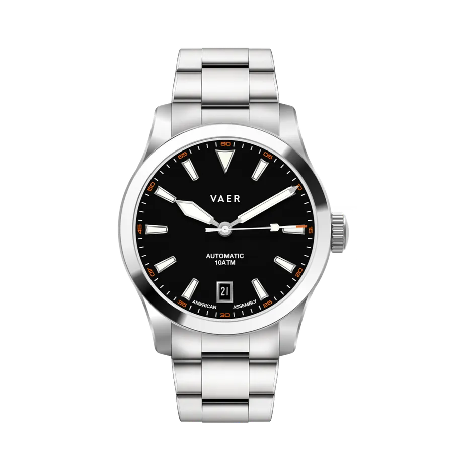 Vaer A5 Atlas 38mm with black dial on Elite steel bracelet
