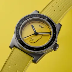 Isotope Hydrium Revuelta Amarillo, yellow dial