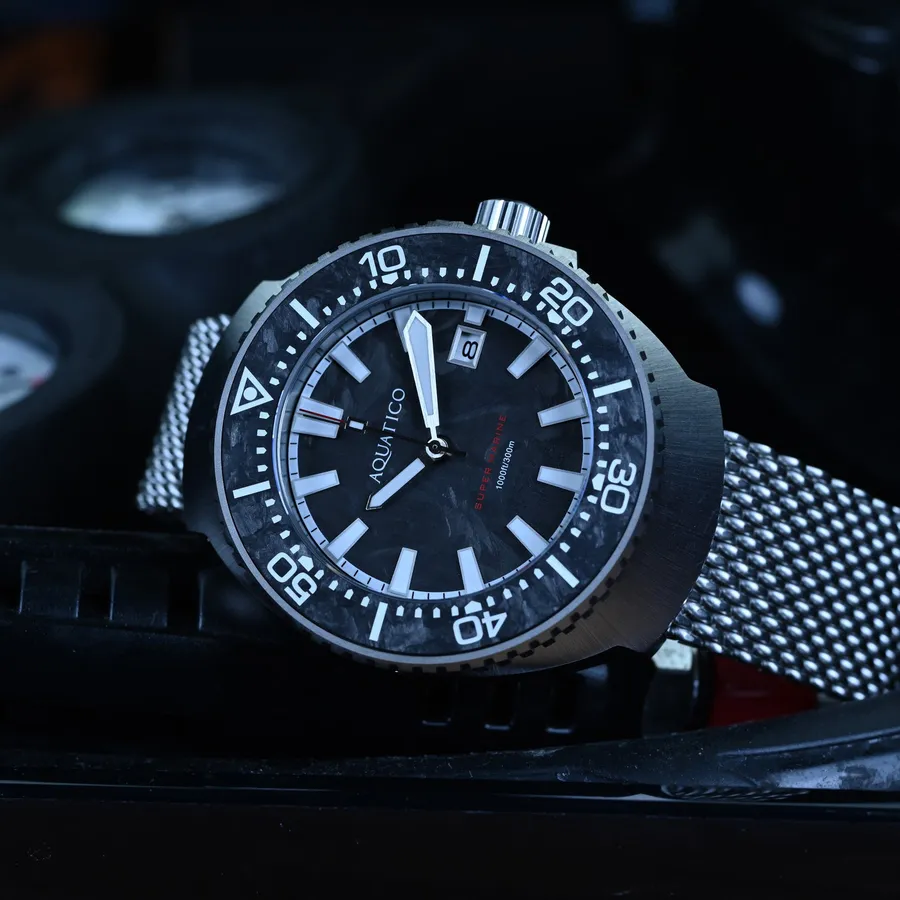 Aquatico Super Marine with black forged carbon dial, forged carbon bezel and date, on steel mesh bracelet