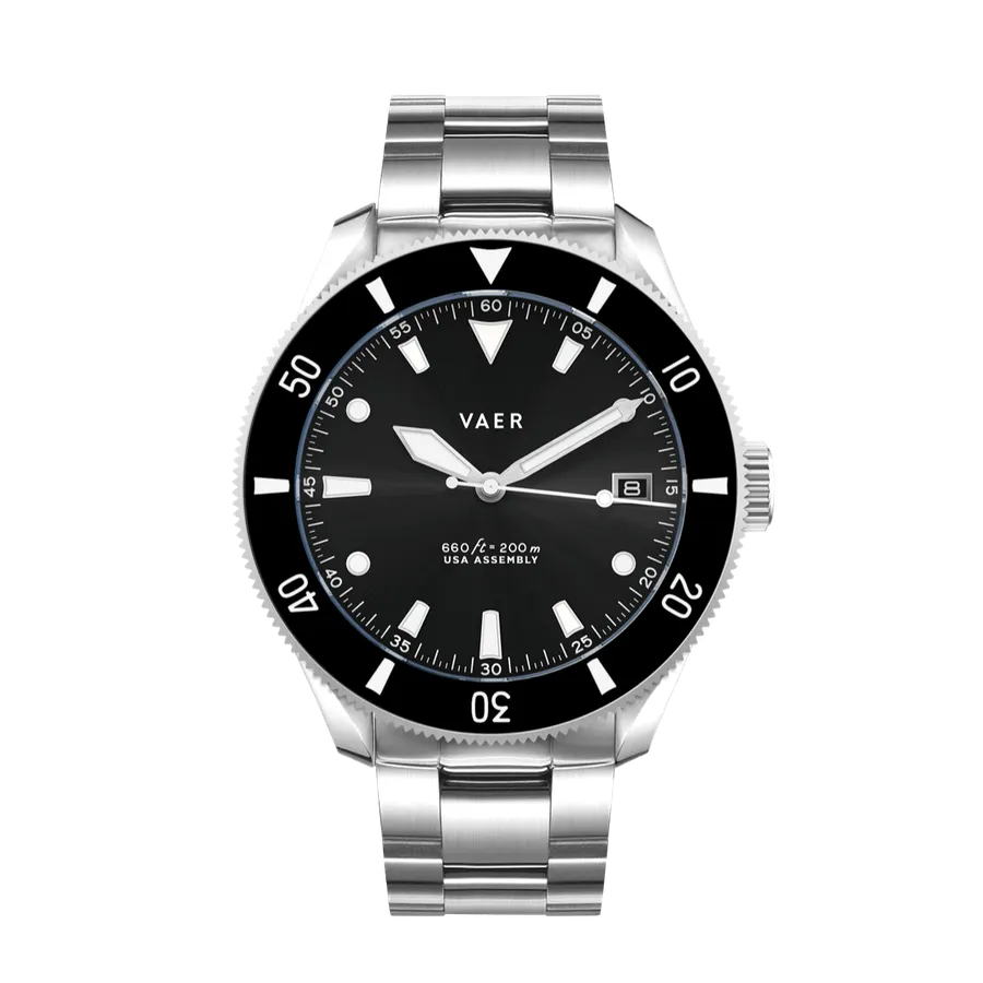 Vaer D4 Meridian Black Solar 42mm on steel bracelet