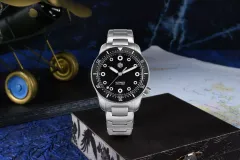 San Martin SN0142-G-1 with black dial and no date window on three-link bracelet