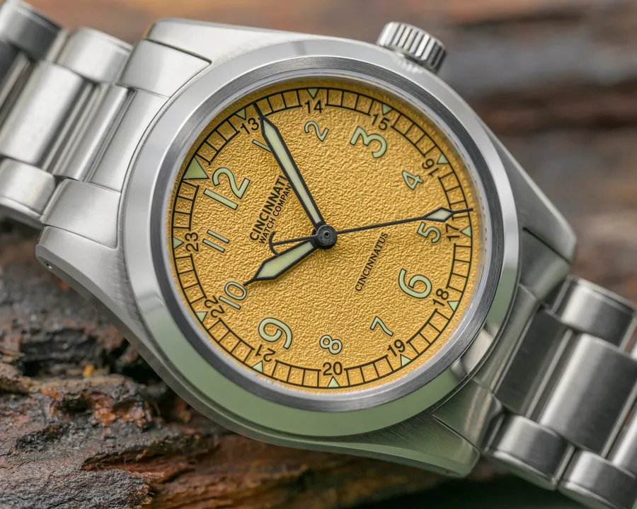 Cincinnati Watch Company Cincinnatus Field Automatic, sand dial, steel case on steel bracelet