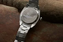 Viribus Unitis A11 first generation, solid engraved caseback