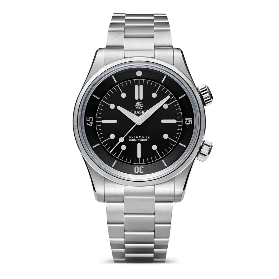 Traska Seafarer, black dial with internal rotating bezel, on bracelet, front view