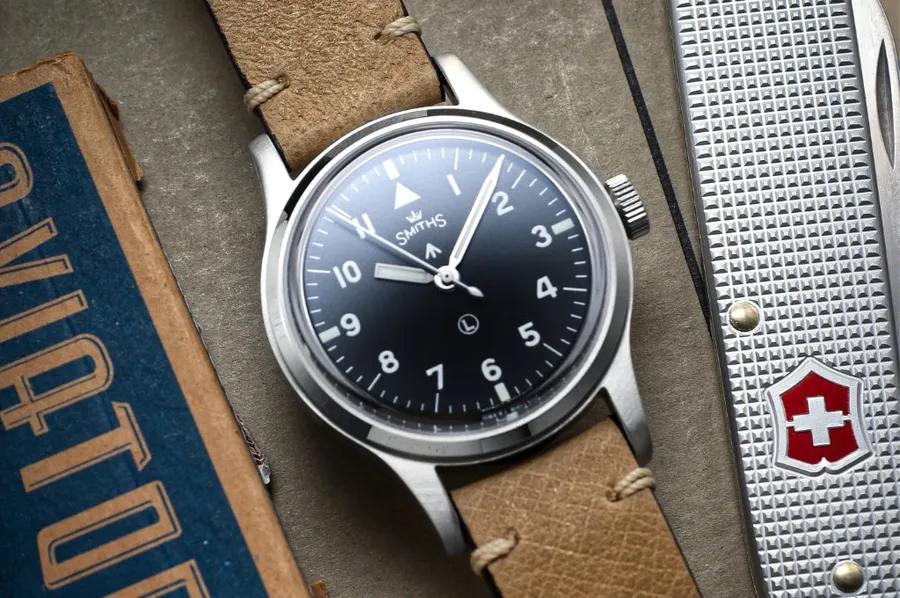 Timefactors Smiths Navigator PRS-48, semi-matte black Mk 11-style dial with white numerals and lumed triangle, on leather strap