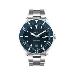 Vaer DS2 Meridian Navy 39mm on steel bracelet