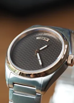 Orion Tesseract, shaded gold dial with rose-gold accents