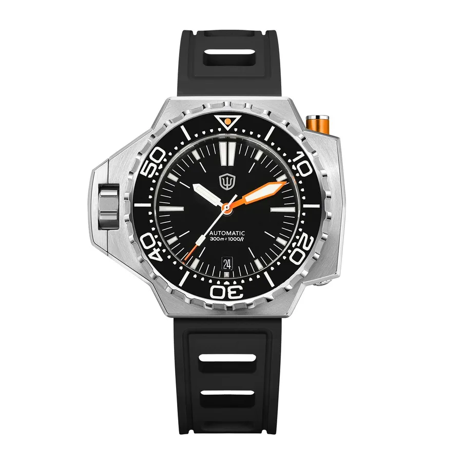 Watchdives WD1968 with black dial, date at 6 and black bezel on a black rubber strap