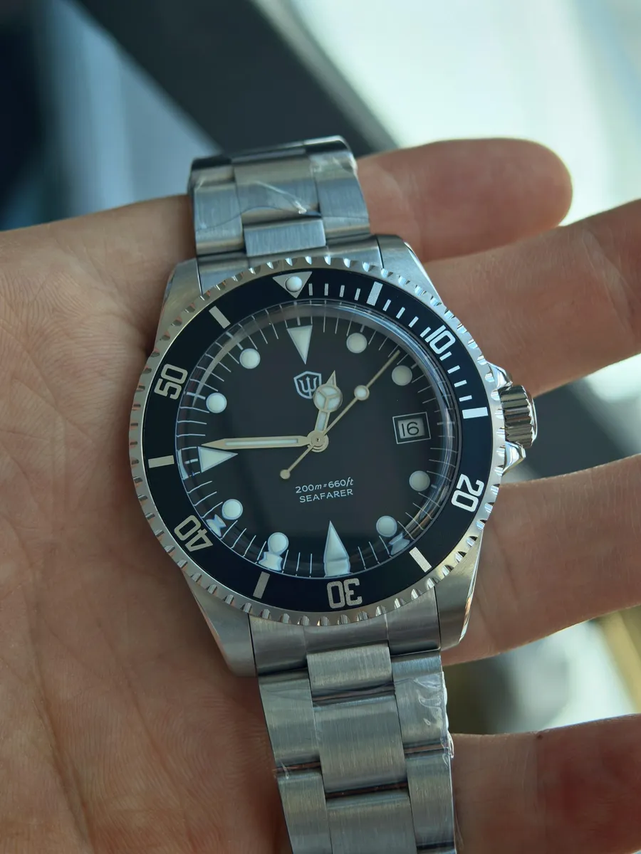 Watchdives WD5514Q with matte black dial, Benz hands and date at 3 on the 3-link bracelet (the brand's temporary photo)