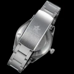 Seestern S434 solid caseback engraved with the Seestern star, and the bracelet clasp