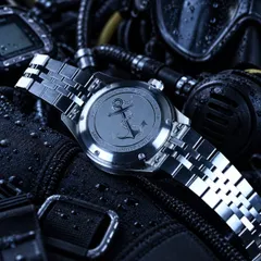 Aquatico Sea Recon Tritium solid caseback with anchor engraving