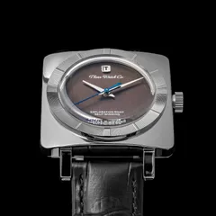 Close-up of the Thorn T016 dark grey brushed dial and fluted bezel