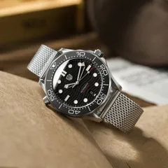 Watchdives WD007 V4 with black wave dial on steel mesh bracelet
