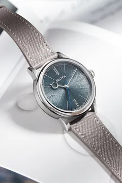 Selten Grand Feu Enamel Spiral Moonstone, lifestyle shot