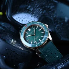 Aquatico Bronze Star dive watch with green dial and green ceramic bezel