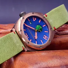 Viribus Unitis IR36 Bronze, bronze case, blue dial