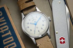 Timefactors Smiths Navigator PRS-48, semi-matte white dial with black numerals, on leather strap