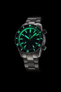 Zelos Abyss 3 steel twin-crown lume shot (dial, bezel and crowns lumed)