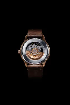 Zelos Avant A-4 Skeleton caseback, sapphire display back showing the skeletonised STP movement and rotor marked 26 jewels