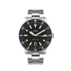 Vaer DS2 Arctic 39mm on steel bracelet