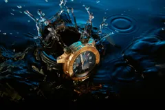 Zelos Abyss 3000m Bronze splashing into water