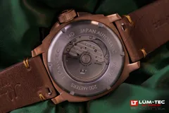 Lüm-Tec M94 Bronze Date GMT, sapphire display caseback