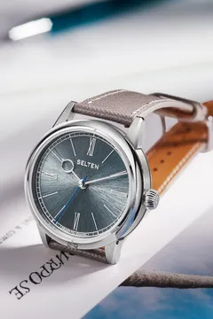 Selten Grand Feu Enamel Flare Moonstone, lifestyle shot