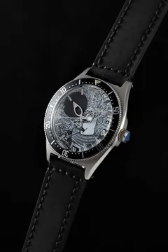 Pook Muumipeikko Moomin watch with Moomintroll artwork dial and black 60-minute bezel on a black strap