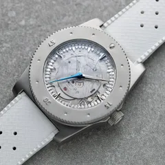 Isotope Hydrium Ice Fall, amethyst stone dial
