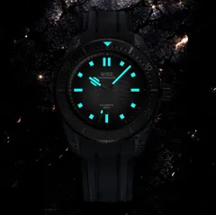 Wise Adamascus AD8.1 Forged Carbon lume shot, blue-glowing hands, markers and bezel triangle