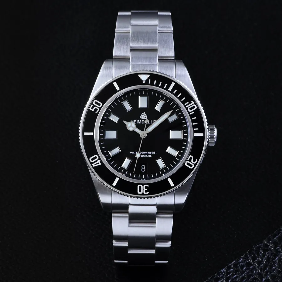 Heimdallr H28 with black dial and black bezel on steel bracelet, front view