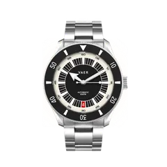 Vaer D5 Tropic 39mm on steel bracelet