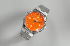 Lüm-Tec Eclipse E5, pearl orange lacquer dial