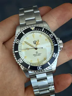 Watchdives WD5514Q with cream dial on the 3-link bracelet (the brand's temporary photo)