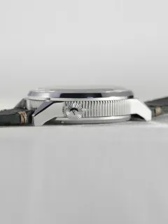 Feynman One 2018, case side with fluted crown