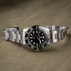 Raven Custom 39mm GMT Diver, black dial, bracelet and clasp