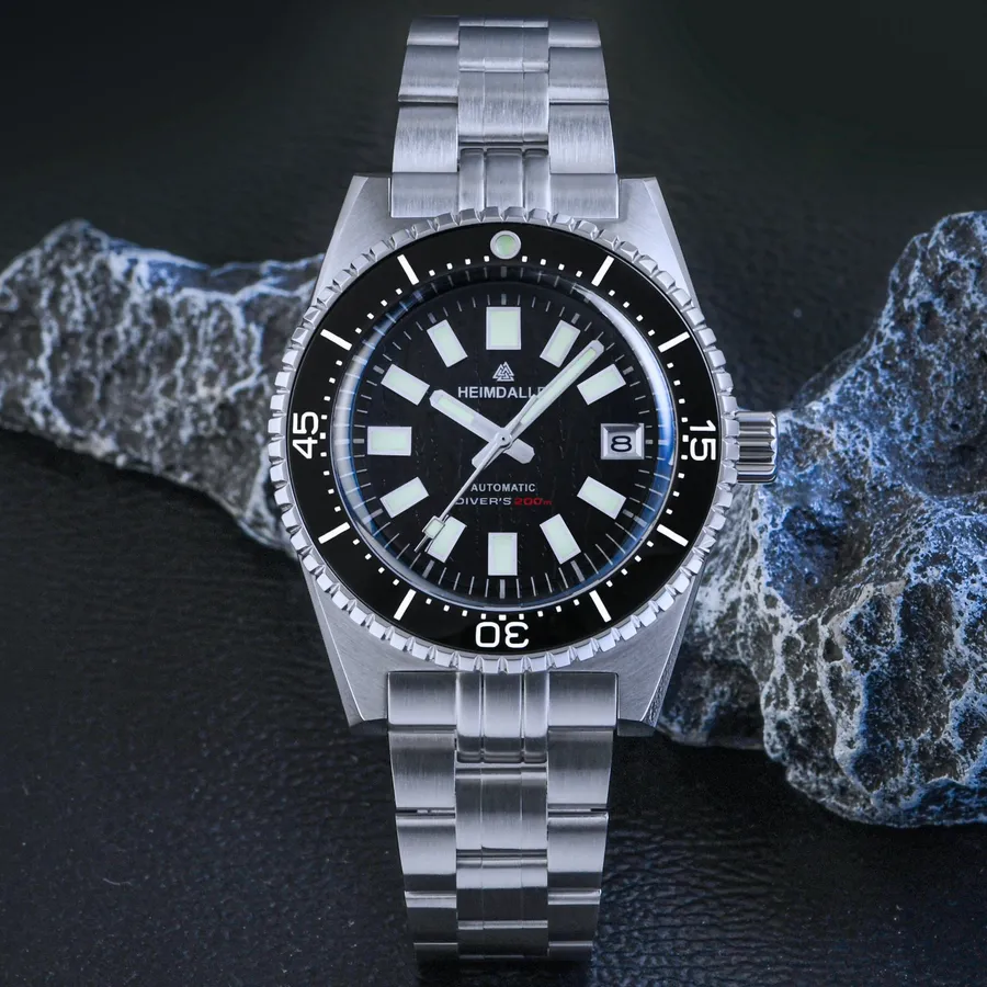 Heimdallr H8 with black cracked-pattern dial on steel bracelet, front view