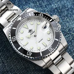 Addiesdive H3D-QZ at an angle, showing the date magnifier