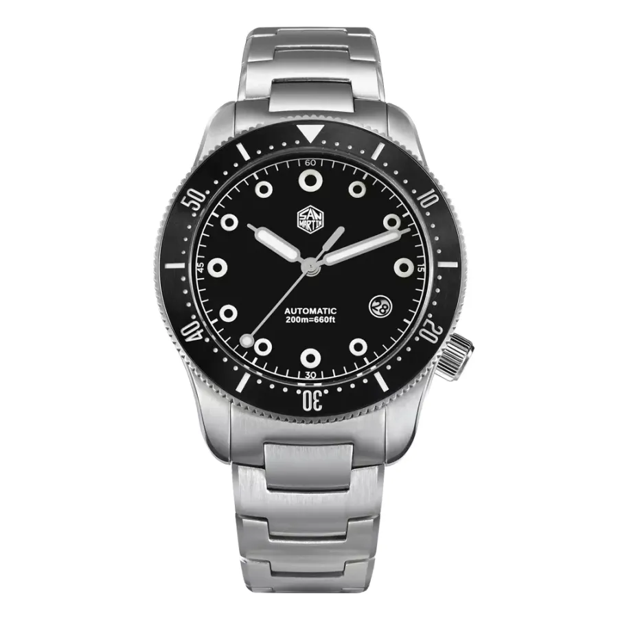 San Martin SN0142-G 39.5mm diver with black dial, white ring markers, date window and black aluminium bezel on three-link bracelet