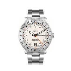 Vaer G2 Pacific Polar GMT 39mm on steel bracelet
