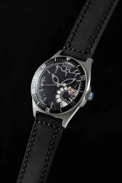 Pook Pikkumyy Moomin watch with Little My artwork dial and black 60-minute bezel on a black strap