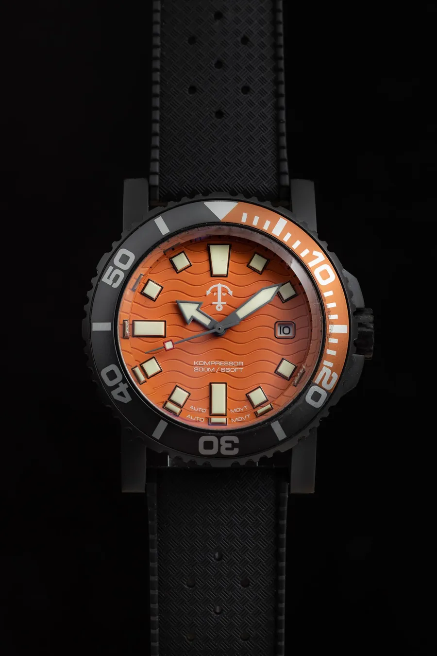 Pook Kompressor WKR03001 with orange wave dial, dark grey case and black-and-orange dive bezel on a black rubber strap