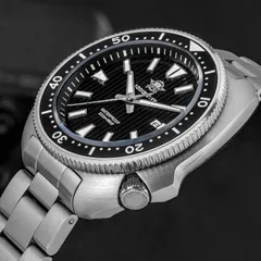 Addiesdive AD2507 case side with the crown at 4