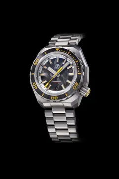 Zelos Hammerhead 2 in steel, forged carbon dial, black bezel, on steel bracelet