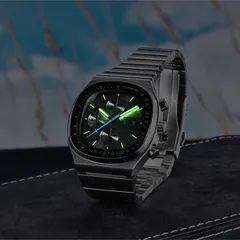 Pagani Design PD-1819 lume on hands and indices