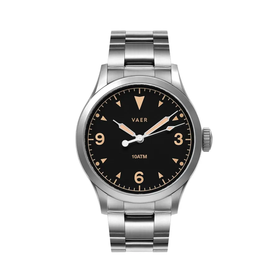 Vaer S5 Tradition 40mm, black dial, on steel bracelet