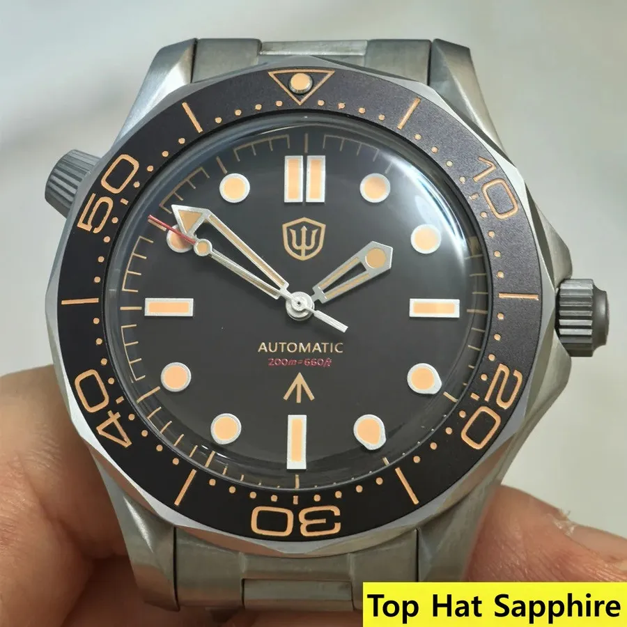 Watchdives WD007 Top Hat with vintage brown-black no-date dial, hands-on