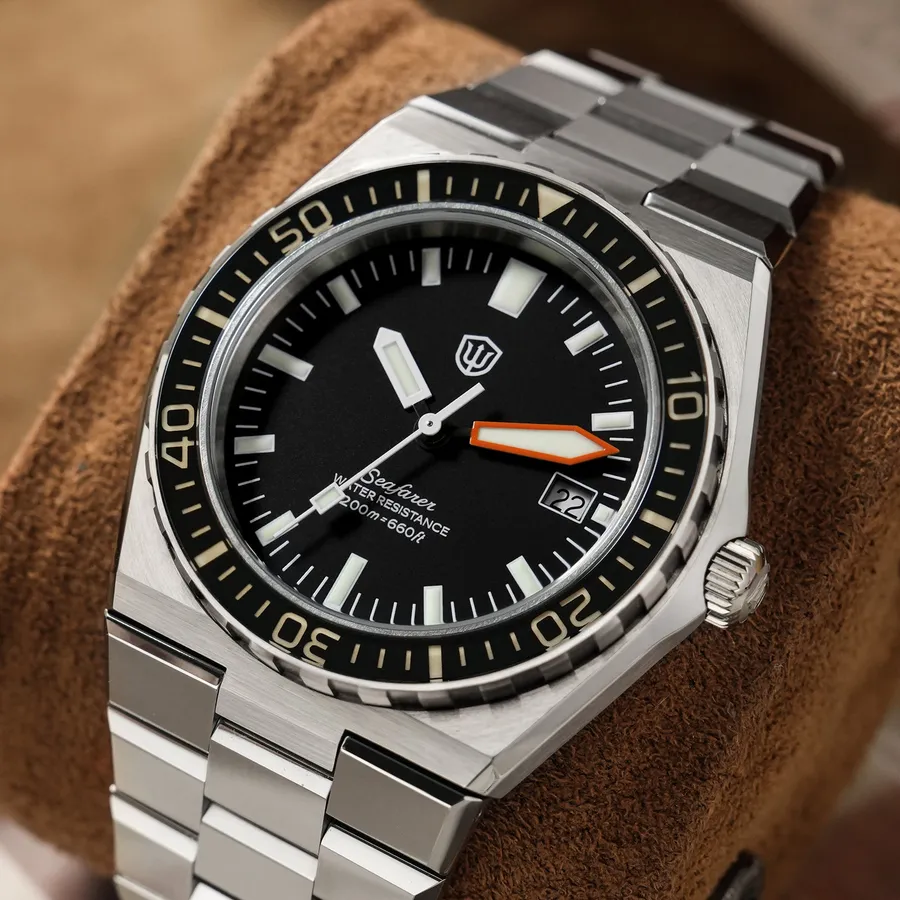 Watchdives WD0017 Ronda 515 with matte black date dial, hands-on