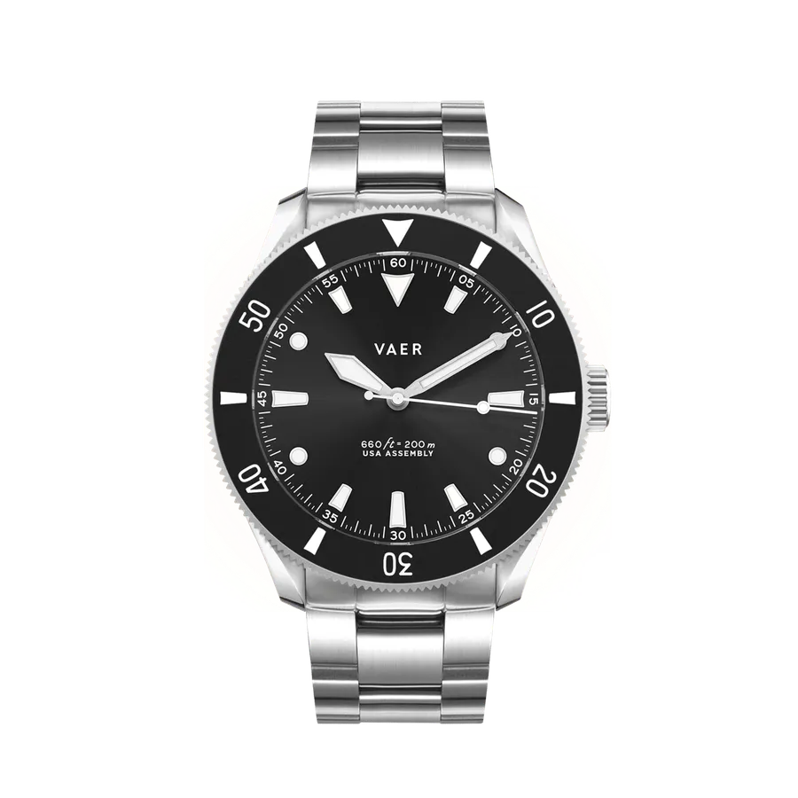 Vaer D4 Meridian Black Solar 39mm on steel bracelet