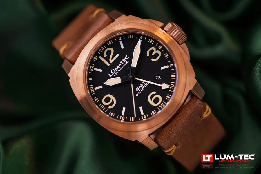 Lüm-Tec M94 Bronze Date GMT, black dial with date at 4:30, on a brown leather strap